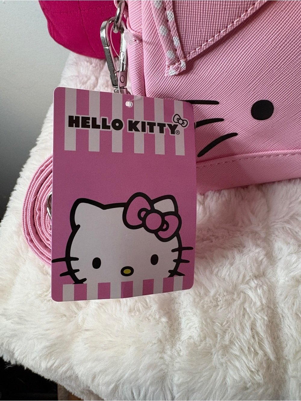Hello Kitty mini handbag with crossbody strap - Picture 4 of 4